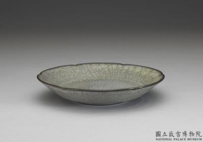 图片[2]-Dish with hibiscus-shaped rim in celadon glaze, Ge ware, Southern Song to Yuan dynasty-China Archive